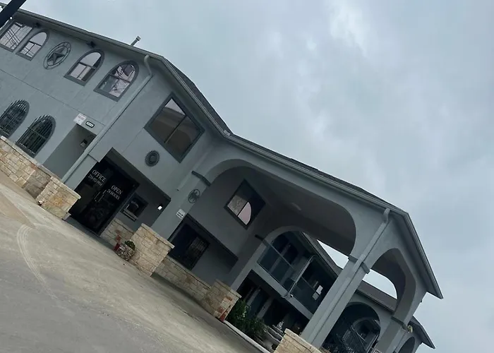 Mustang Inn And Suites